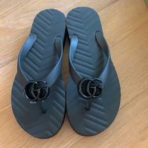 Gucci pascal rubber thong sandal black
